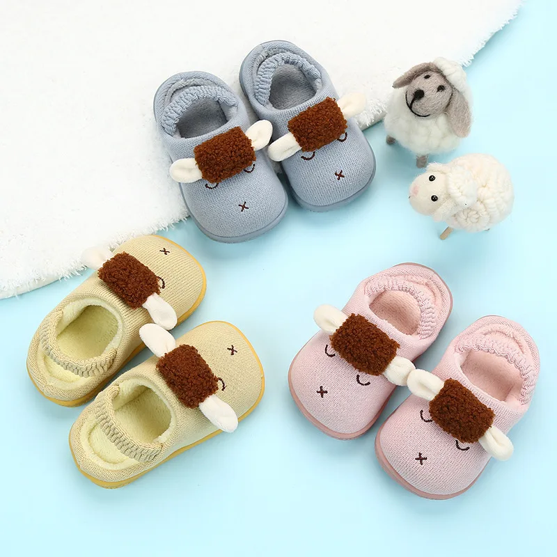 Детские тапочки Зима 2019 года новые теплые детские домашние для маленьких