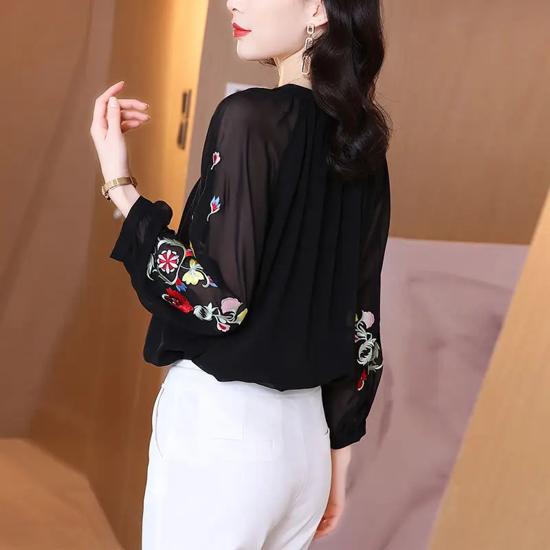 

Imitation silk shirt women's spring and autumn clothes 2021 new embroidery foreign style small shirt loose bow