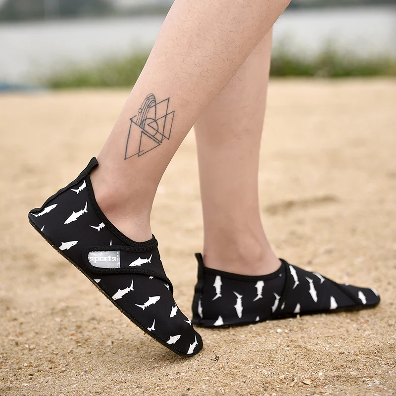 Outdoor Beach Water Shoes Men Breathable Quick Dry Comfortable Waterproof Elastic Upstream Socks Trekking Diving Water Sneakers