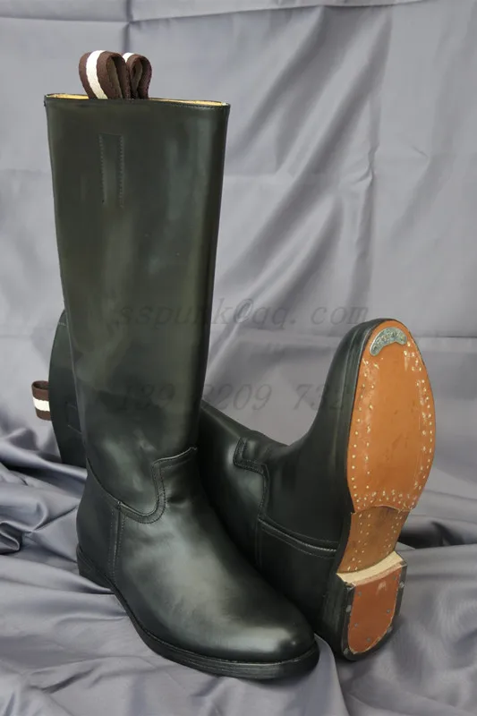 Немецкие ботинки с резиновой подошвой времен Второй мировой войны