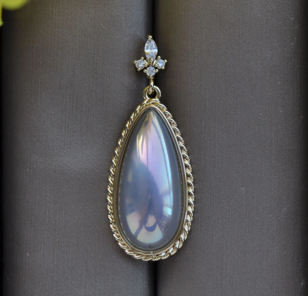 

MCT·STAR Z10896 Lustre 28mm Peacock Gray Drop Shell Mabe Pearl Chain Pendant CZ