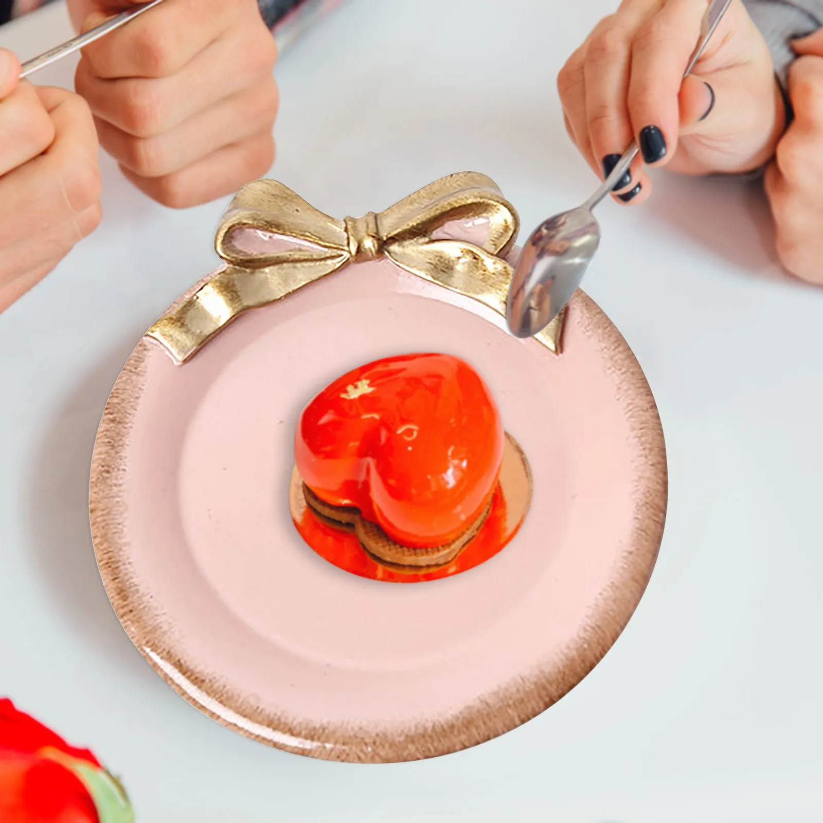 Круглая искусственная тарелка Сервировочная для закусок маленькая с орнаментом