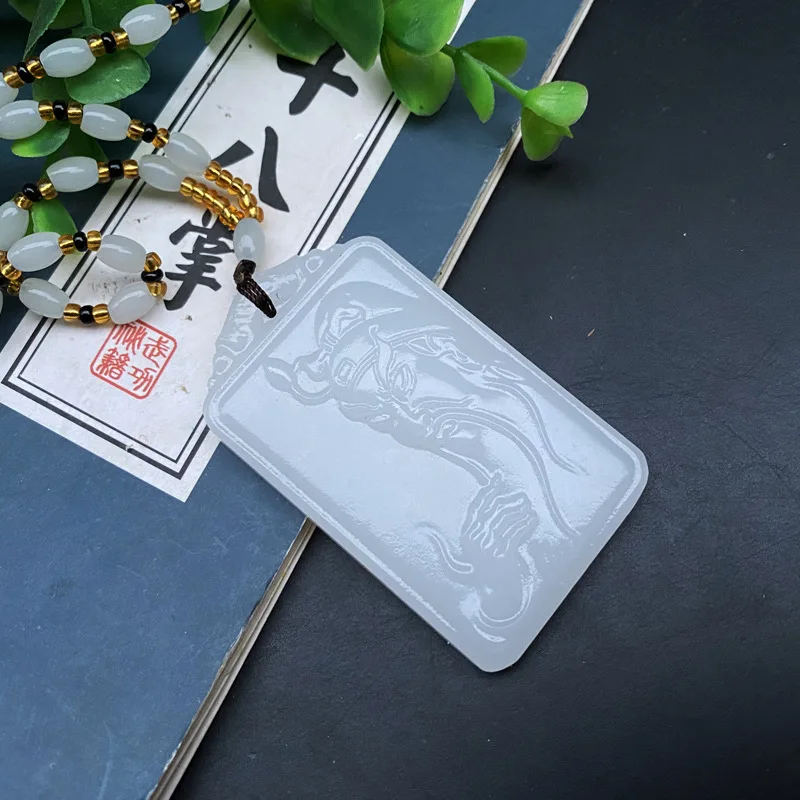 Натуральный камень белый нефрит резной кристаллический кулон для