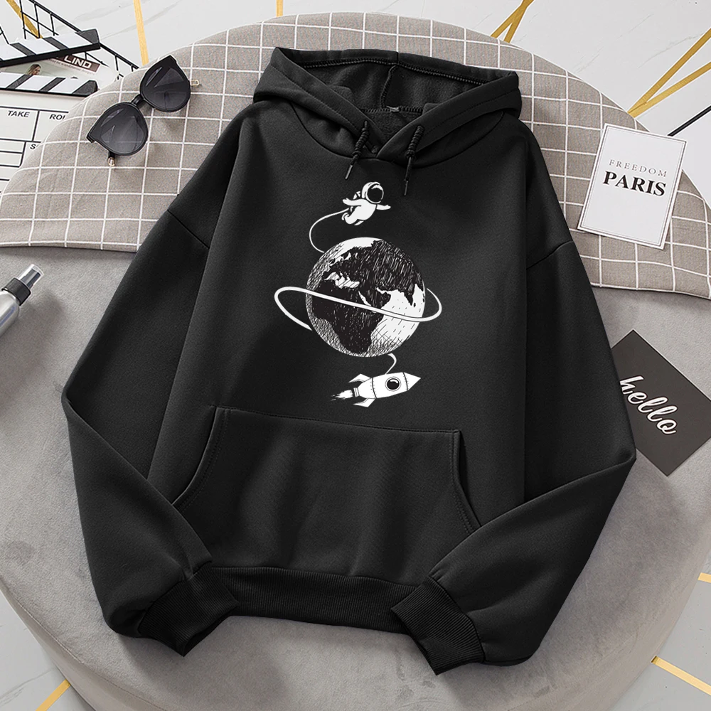 

Astronaut Travels In Space Printing Women Clothing Loose Oversize Sweatshirts Fashion Pocket Fleece Hoody Autumn Casual Hooded