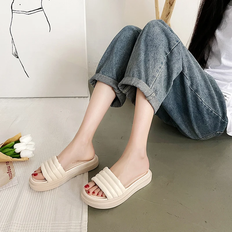 

Home Slippers Women's Slides Flat Shoes Female Med Fashion Platform Lady Pantofle Massage Luxury Girl Summer 2021 PU Rubber