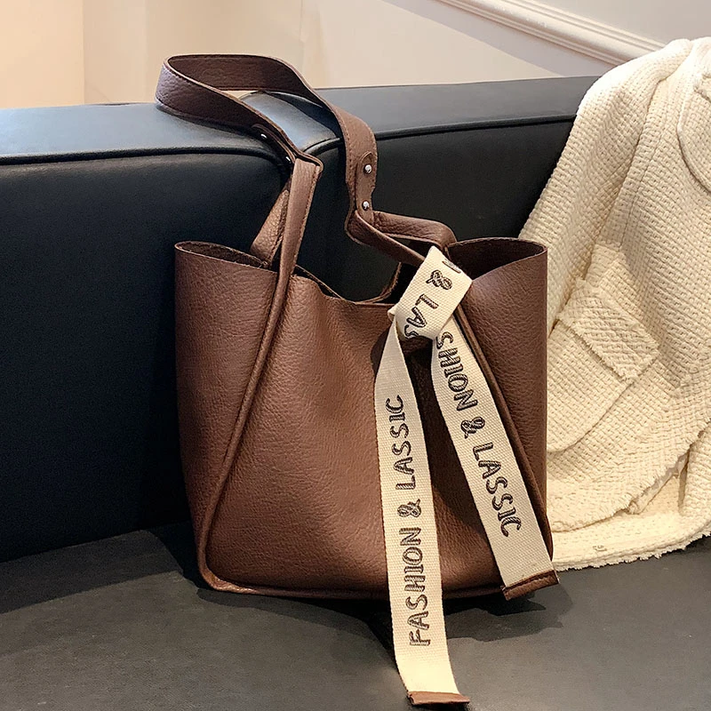 

Vintage Soft Leather Handbags Women Large Capacity Travel Tote Bag Fashion Bucket Bag with Ribbons Brand Designer Shoulder Bags