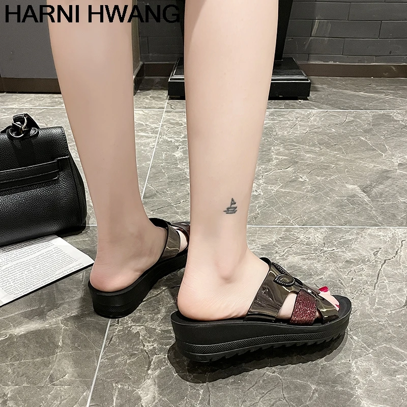 

Ladies Slippers Summer New Mother Sandals Comfortable Soft Sole Sequined Fashion Casual Non-Slip Shoes Size 35-41 Wholesale