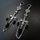 Перевернутые серьги с распятием и черными кристаллами в форме слезы. Классические готические висячие серьги