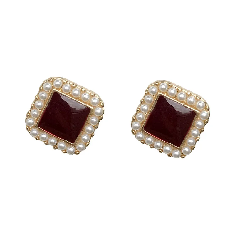 

Fashion Luxury Three-color Simple Light Luxury Retro Earrings Pearl Square Earrings