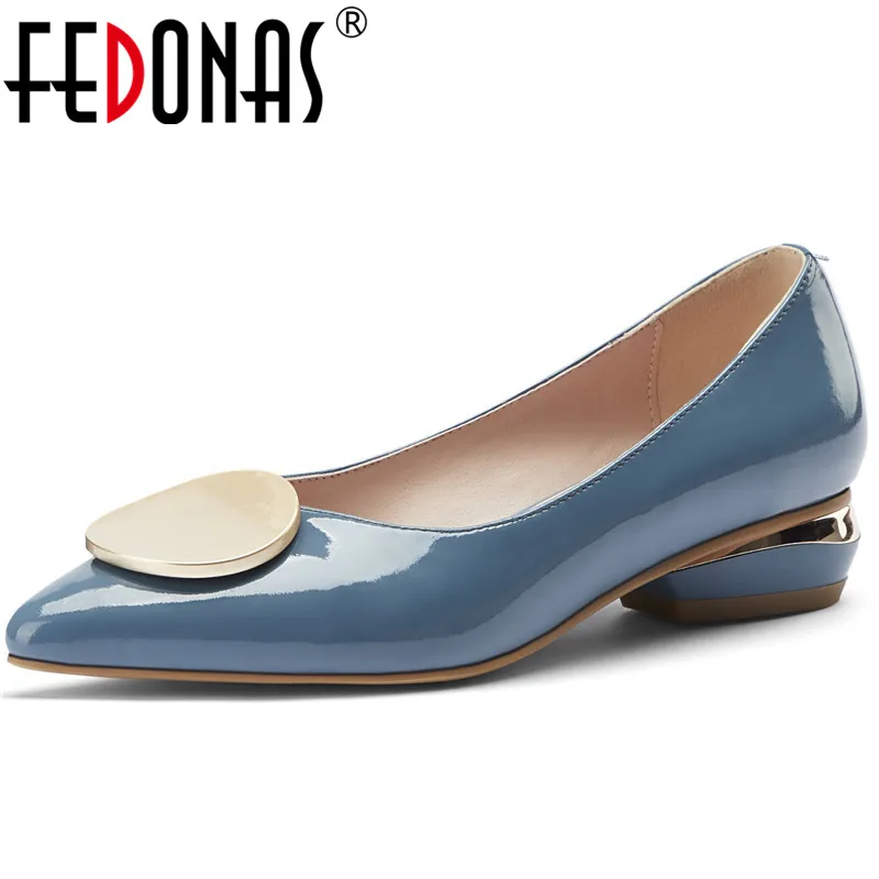 Женские офисные туфли лодочки FEDONAS из лакированной кожи на толстом каблуке с