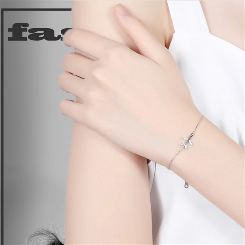 Женский Регулируемый Браслет из натуральных белых кубических камней с самолетом