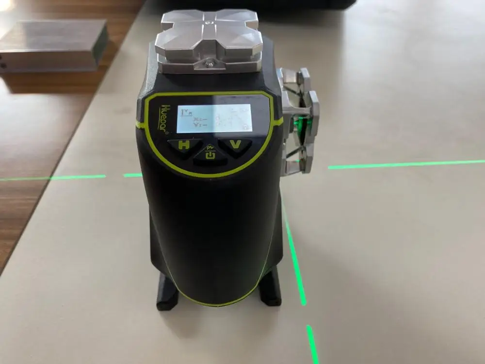 

Huepar Osram S03DG with Hard Carry Case,Bluetooth Function&Outdoor Pulse Mode 3D Green Beam linelaserlevel,12 Line Laser Level