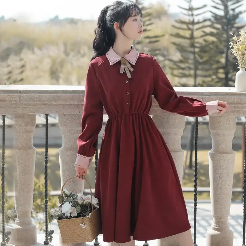 Женское платье в стиле ретро элегантное приталенное простое однобортное на