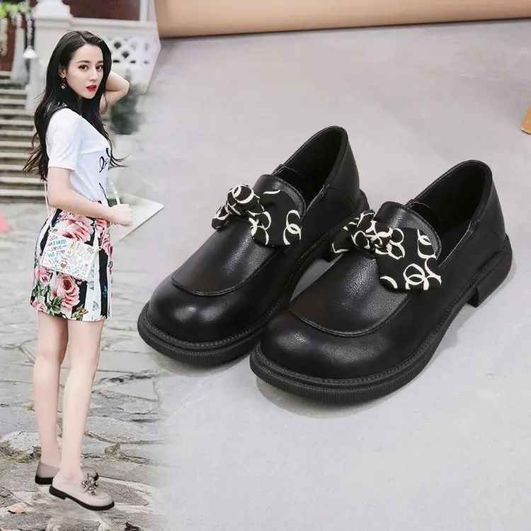 

Туфли женские с квадратным носком, на плоской подошве, с бантом