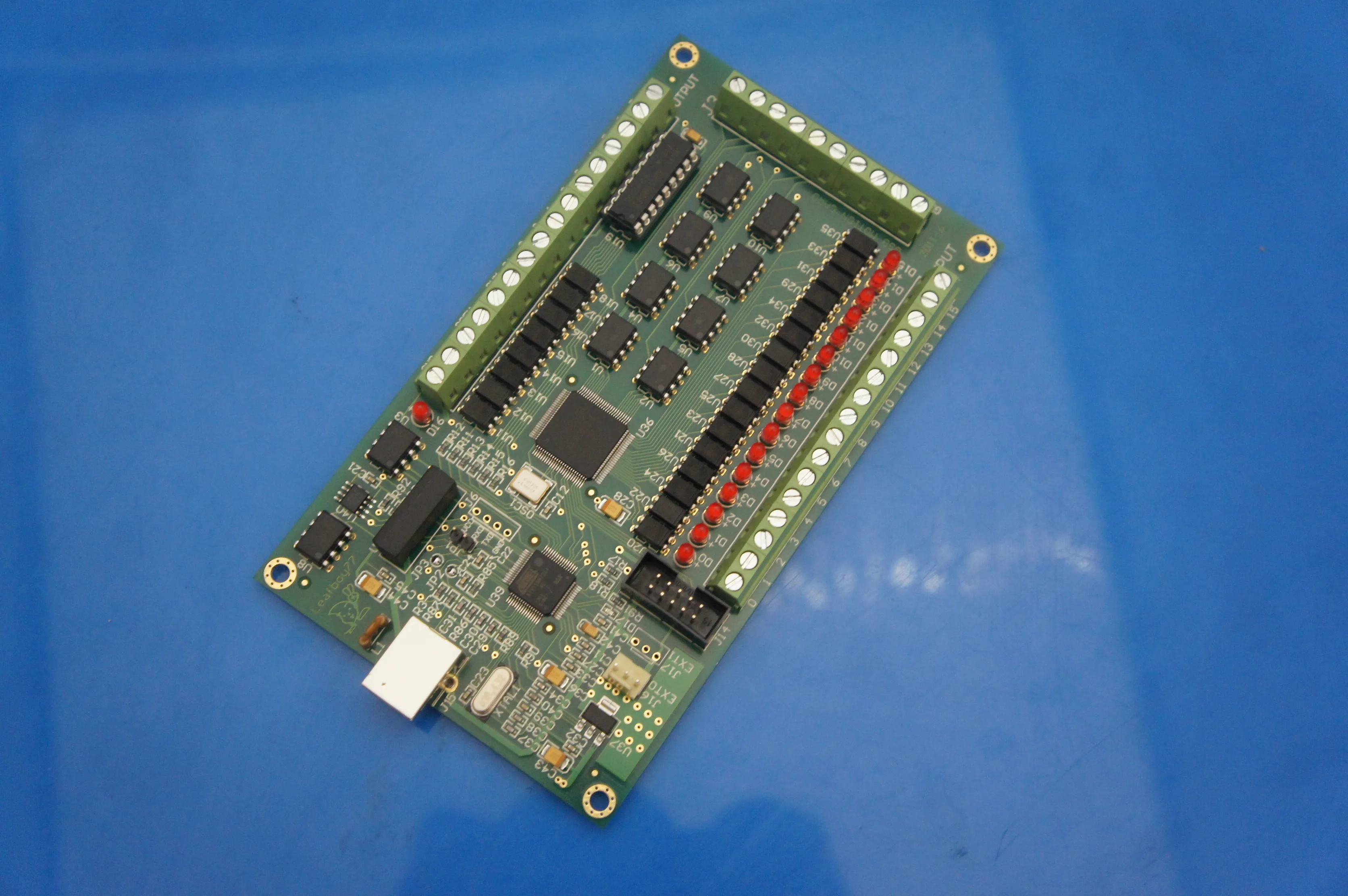 AKZ250 4 осевой контроллер движения с ЧПУ USB карта Mach3 200 кГц интерфейс разделительной