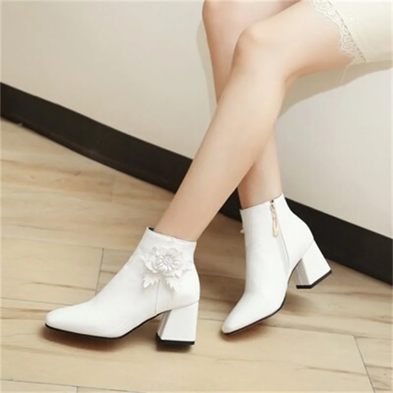 

Женские плюшевые ботинки на толстом каблуке с квадратным носком, новинка 2021, модные ботинки в европейском и американском стиле с цветами и б...