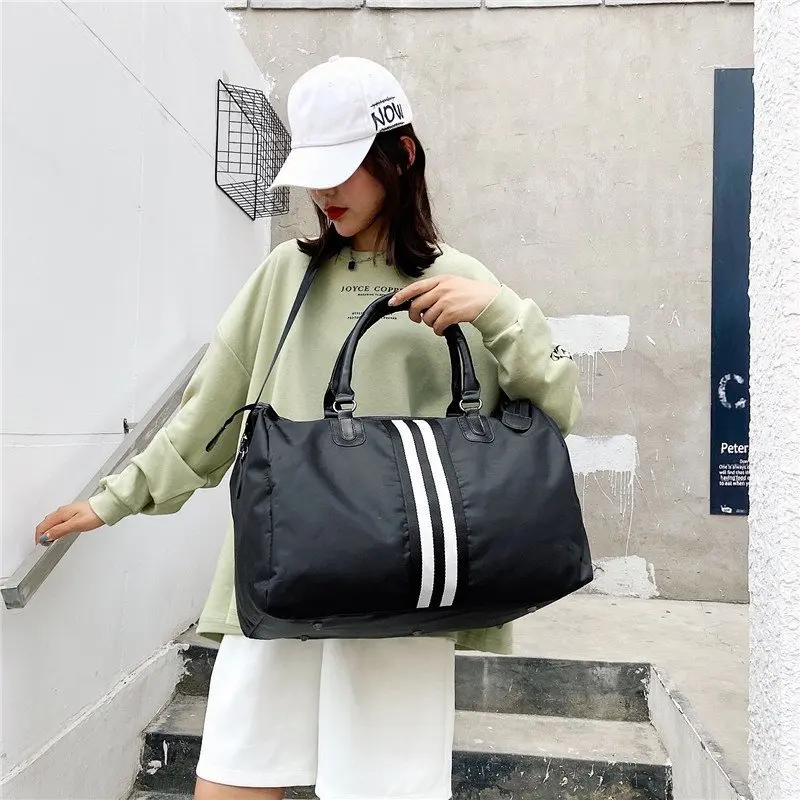 

New Travel Bags WaterProof Large Capacity Hand Shoulder Bags Fashion Women Weekend Duffle Bag Handbags Training Sport black