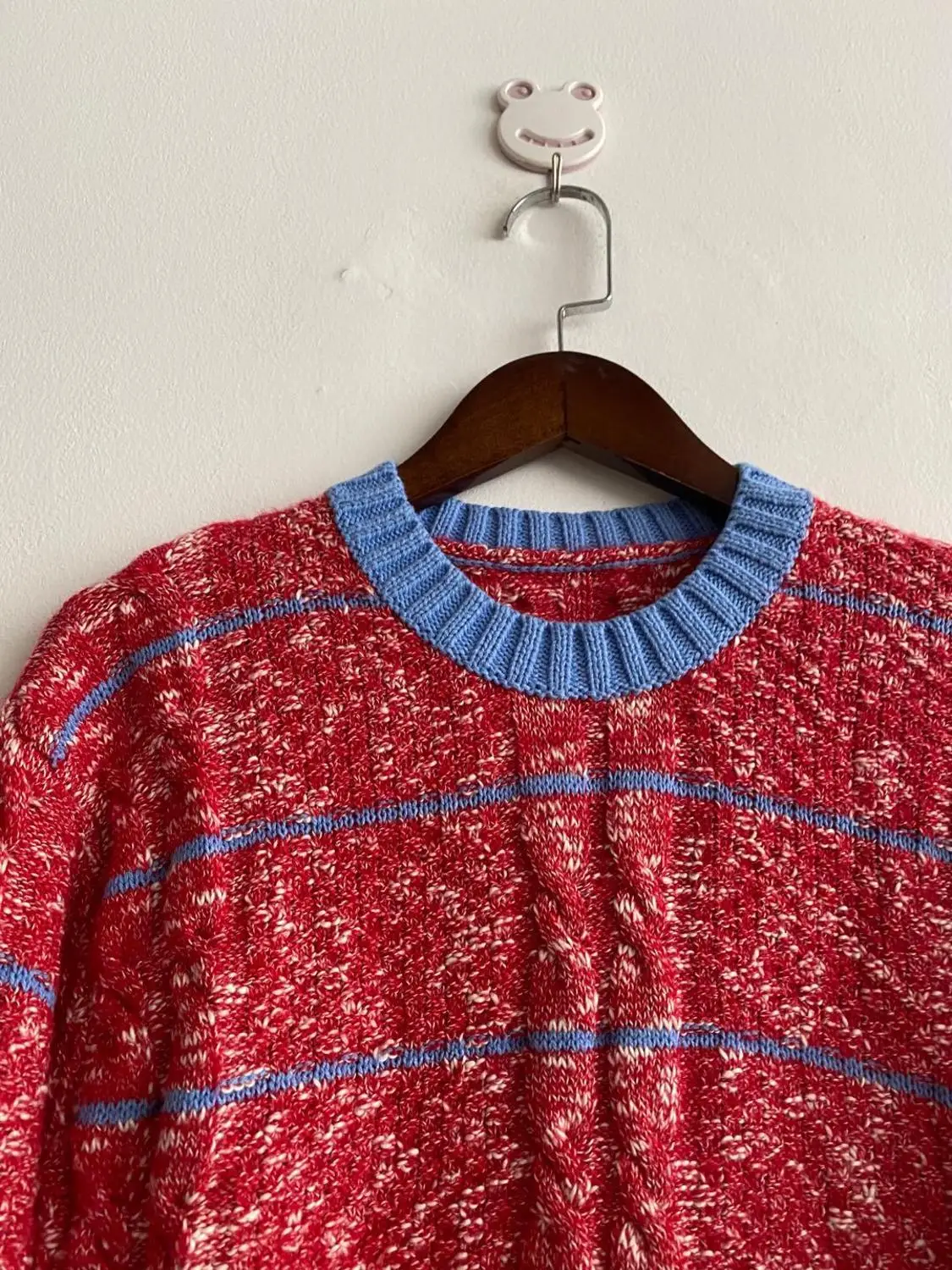 

Женский трикотажный свитер в полоску, с круглым вырезом и длинным рукавом