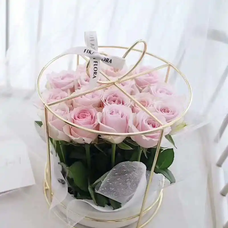 

Portable Heart-shaped Wrought Iron Metal Flower Stand Dessert Table Wedding Decoration Flower Arrangement Ornaments Flower Frame