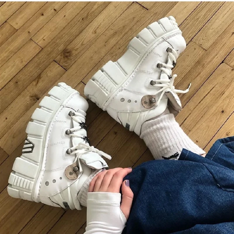 

2020 design low top muffin shoes versatile metal punk shoes thick soled round head women's shoes