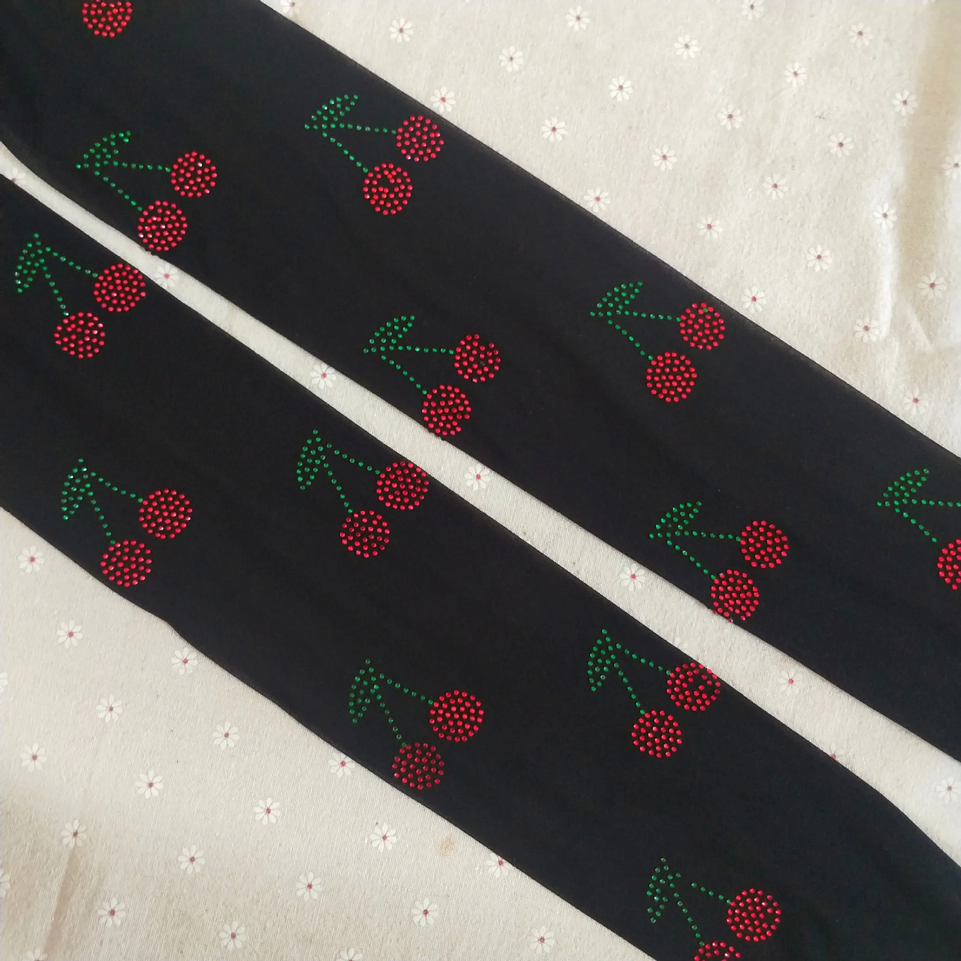 

2021 New Women's Mesh Stockings See-Through Cherry Rhinestone Tights Summer Fall Elastic Leggings Women Tights Skin/Black Color