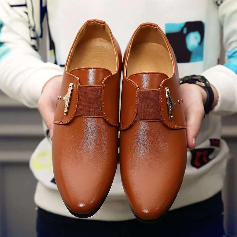 

NEW Fashion Formal Men Peas Shoes Breathable Business Dress Shoes Genuine Leather Casual Oxfords Pointed Leather Shoes