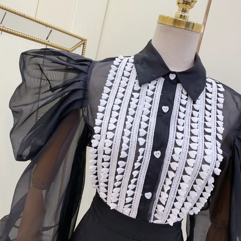 Женская кружевная блузка с перфорацией элегантная подиумная рукавами