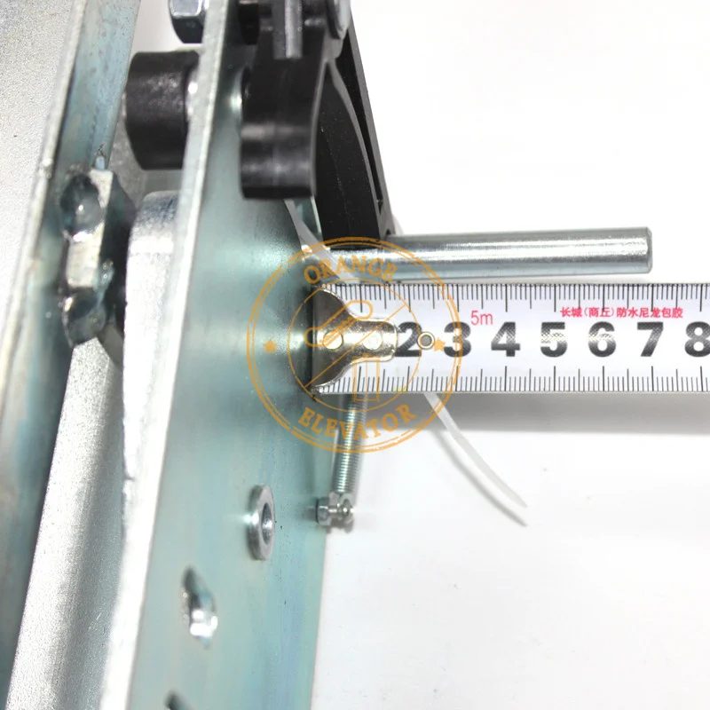 Грузовой подъемник дверной нож ACG003 |