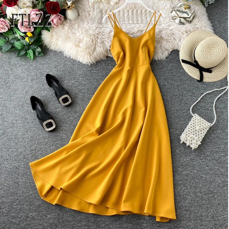 Платье женское на бретелях спагетти приталенное пикантное Бандажное с V образным