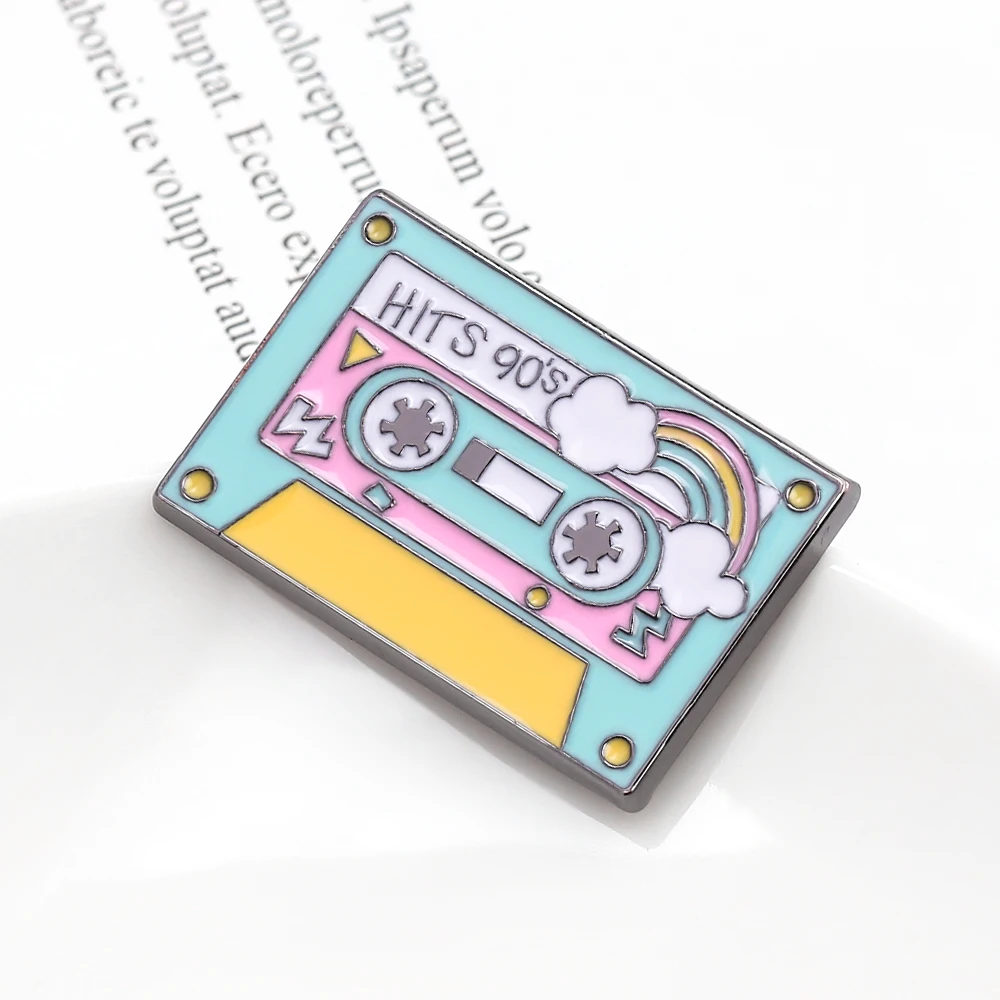 Эмалированная брошь в виде музыкальной радужной ленты стиле 90-х годов