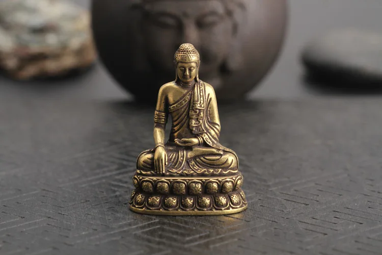 Retro Brass Buddha Sakyamuni Statue Mini Portable Pocket Sitting Buddha Sculpture Home Decor Office Desk Decorations Ornaments