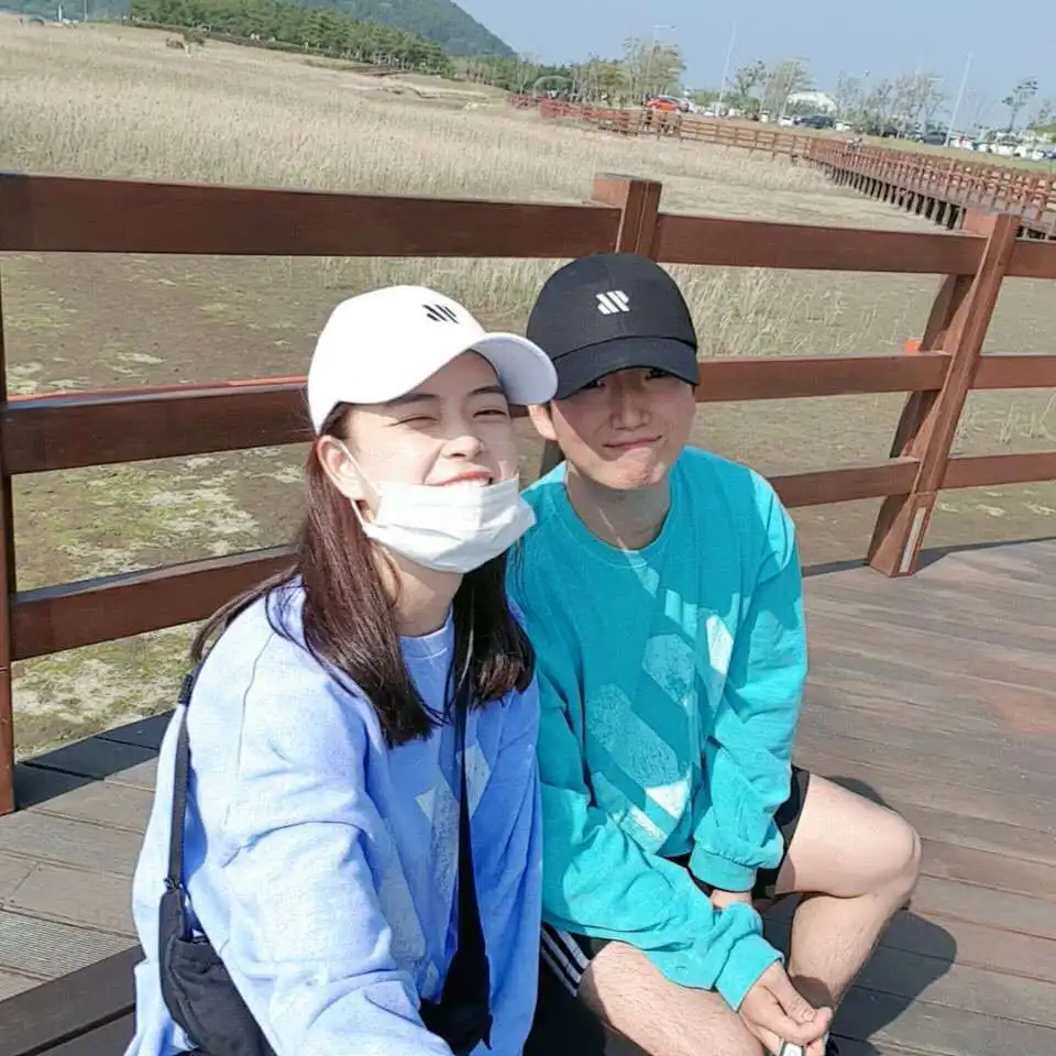 

2020 spring and autumn new loose cotton sweatshirt casual streetwear couple fashion unisex sweatshirt