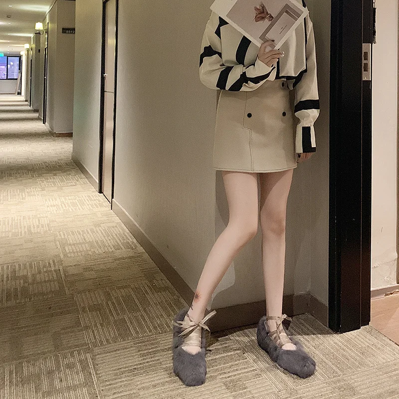 Балетки на плоской подошве с квадратным носком и перекрестной шнуровкой меху