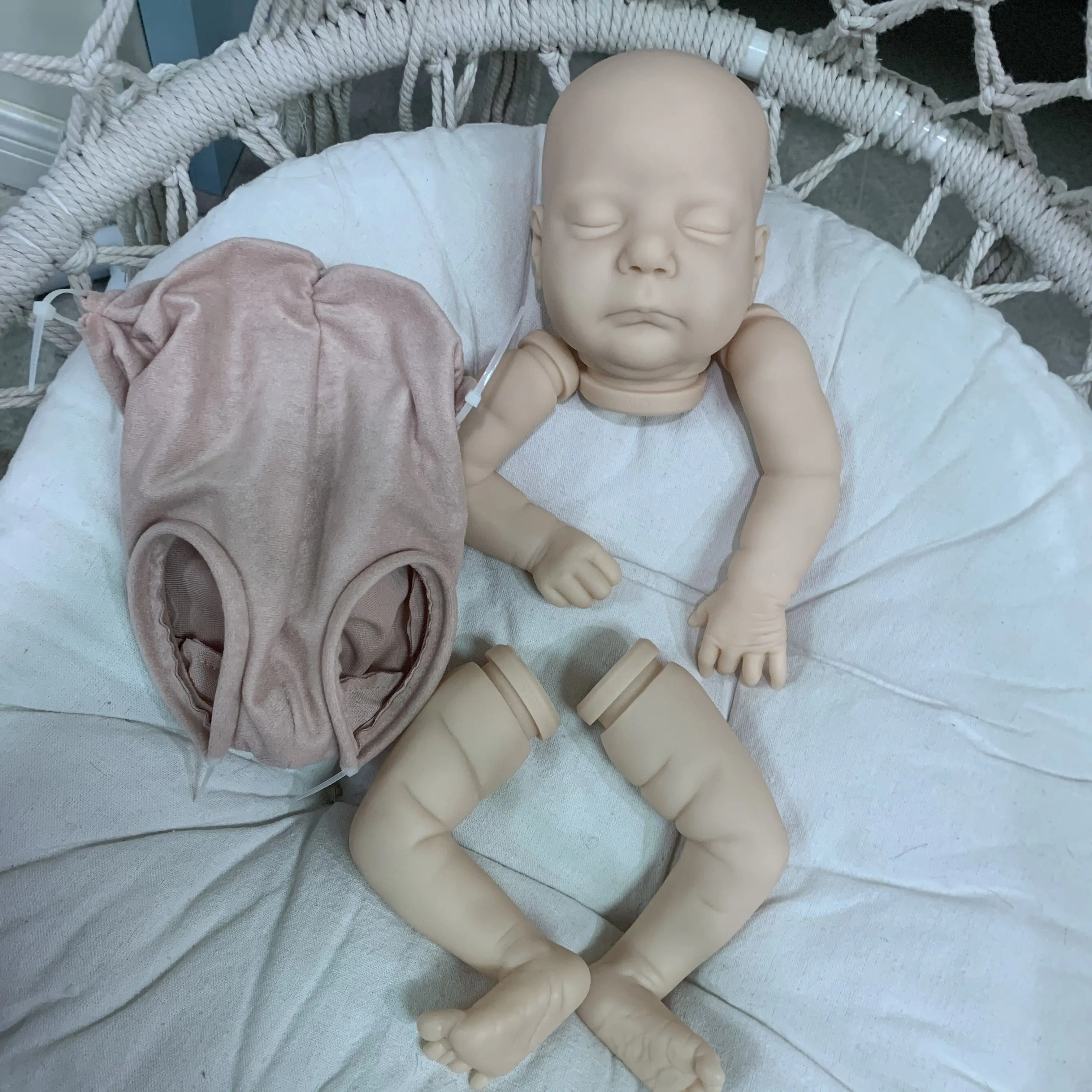

Reborn Doll 17 inch Nevaeh Unpainted Unfinished Cloth Body Silicone Vinyl Blank Kit Realistic Newborn Bebe reborn Parts DIY Kit
