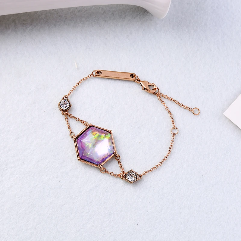 Женский браслет в богемном стиле с кристаллами и геометрическим орнаментом