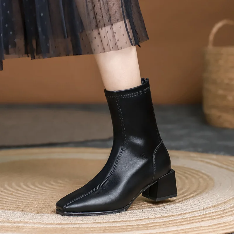 

Женские короткие ботинки, новинка сезона осень-зима 2021, модные Универсальные эластичные тонкие черные ботинки-носки для отдыха, на толстом ...