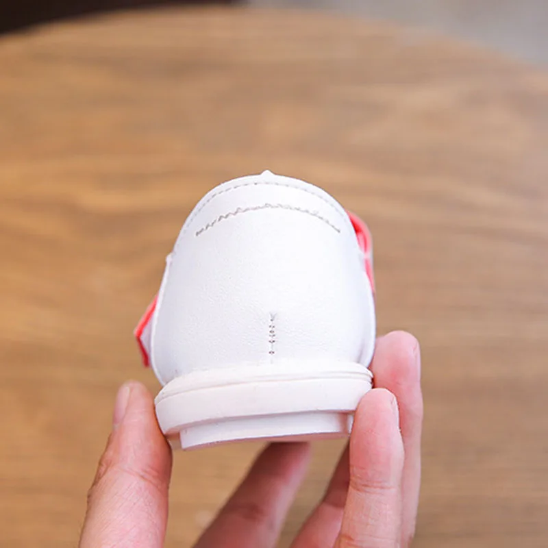 Детские кроссовки на нескользящей подошве с т-образным ремешком размеры 21-30 |