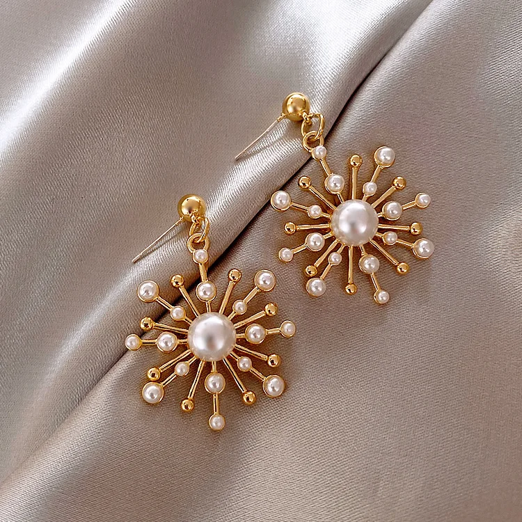 

Gaku new retro firework baroque earrings exaggerated personality wild small pearl sun flower Korean female jewelry