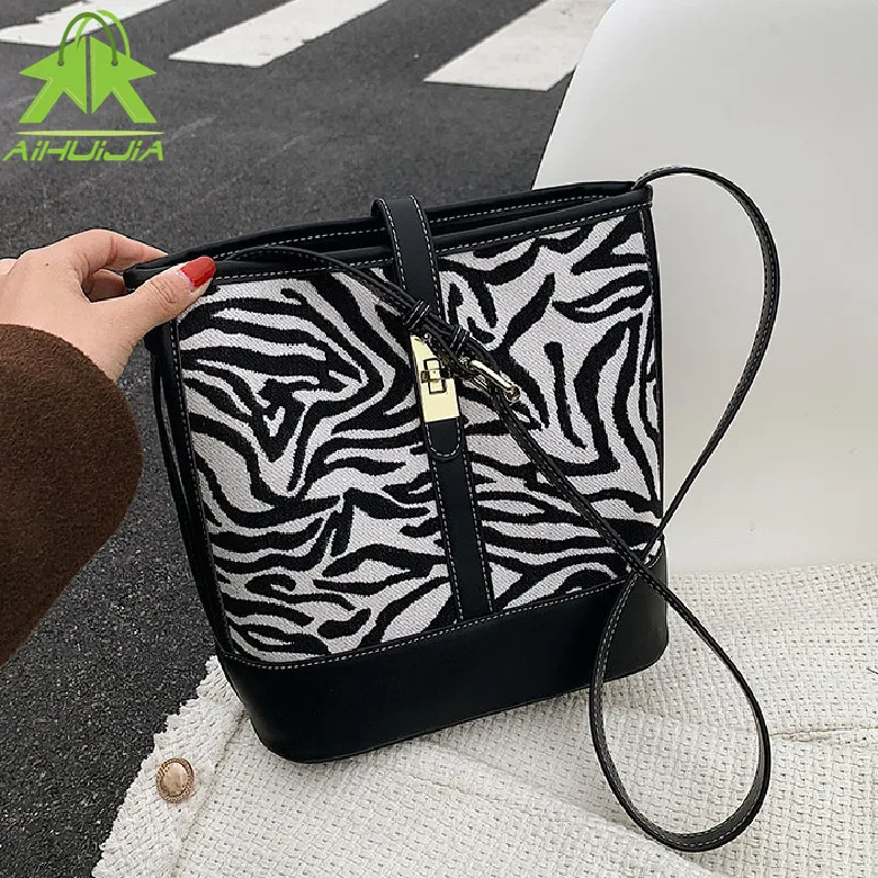 

Fashion Leopard Shoulder Crossbody Bag For Women New Brand Designer Women Bags Luxury PU Leather Bag Bucket Bag Casual Handbag