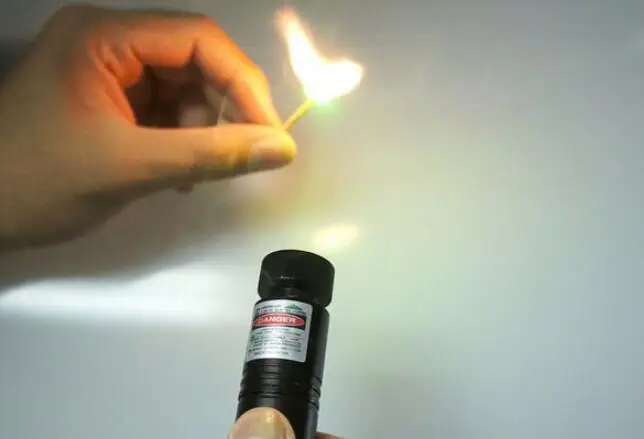NEW high powered military 500000M 532nm Green Laser Pointers Flashlight focusable burning match burn cigarettes SD 303 |