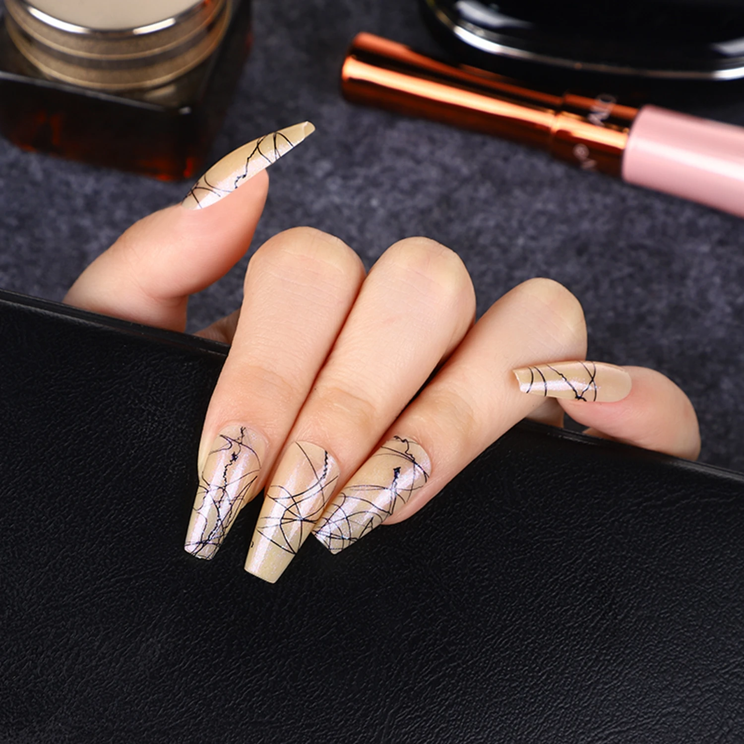 

24pcs/Bag Detachable Full Cover Nail Tips Manicure Tool Fake Nails With Glue Medium Coffin False Nails Wearable