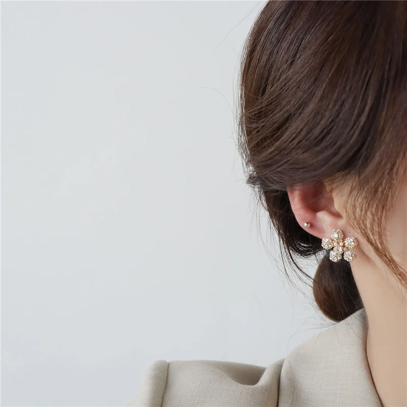 

Fashion Shiny CZ Crystal Zircon Flower Gold Jewelry Earrings Woman Exquisite Temperament Pearl 925 Silver Needle Korean Earrings