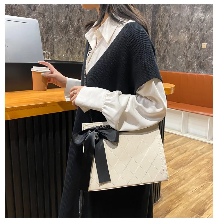 

Autumn and Winter Tote Bag Female Large Capacity 2021 New Trendy Fashion Texture Chain Shoulder Bag Wild Net Red Handbag