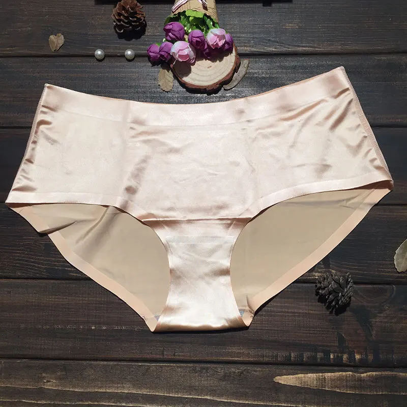

3pcs Large Ladies Sexy underwear Solid Color Smooth Comfortable and Sexy traceless Middle Waist Briefs Female Soft Underpants