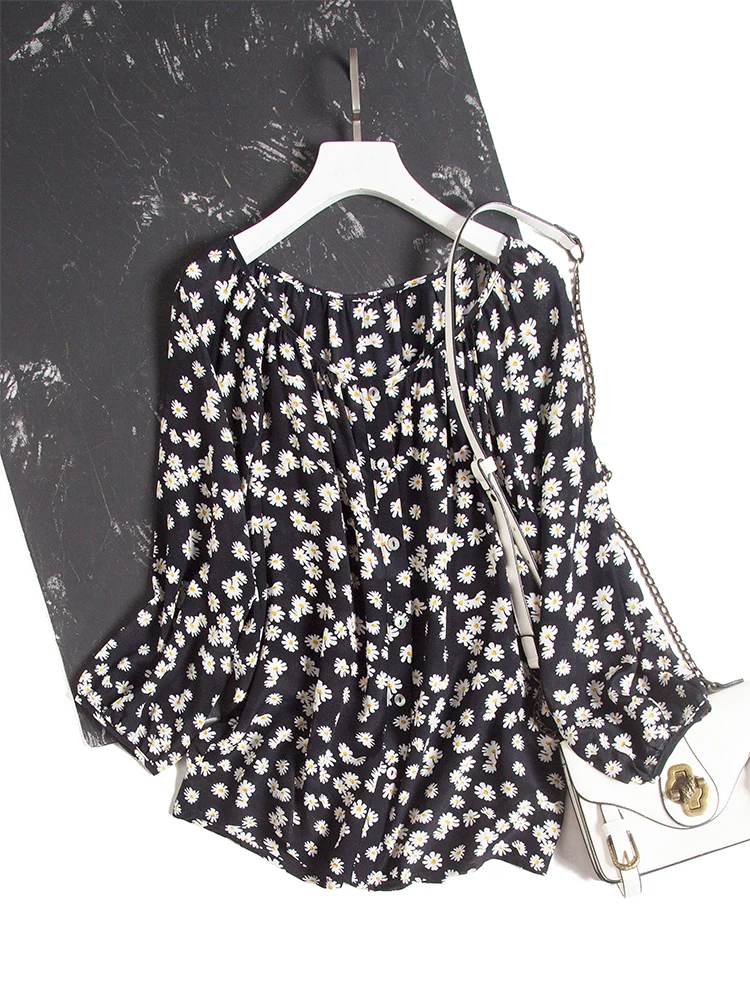 

2021 Fashion Autumn Women's New Vintage Shirt Design Sense of Minority Daisy Silk Loose and Thin Lantern Sleeve Top Women