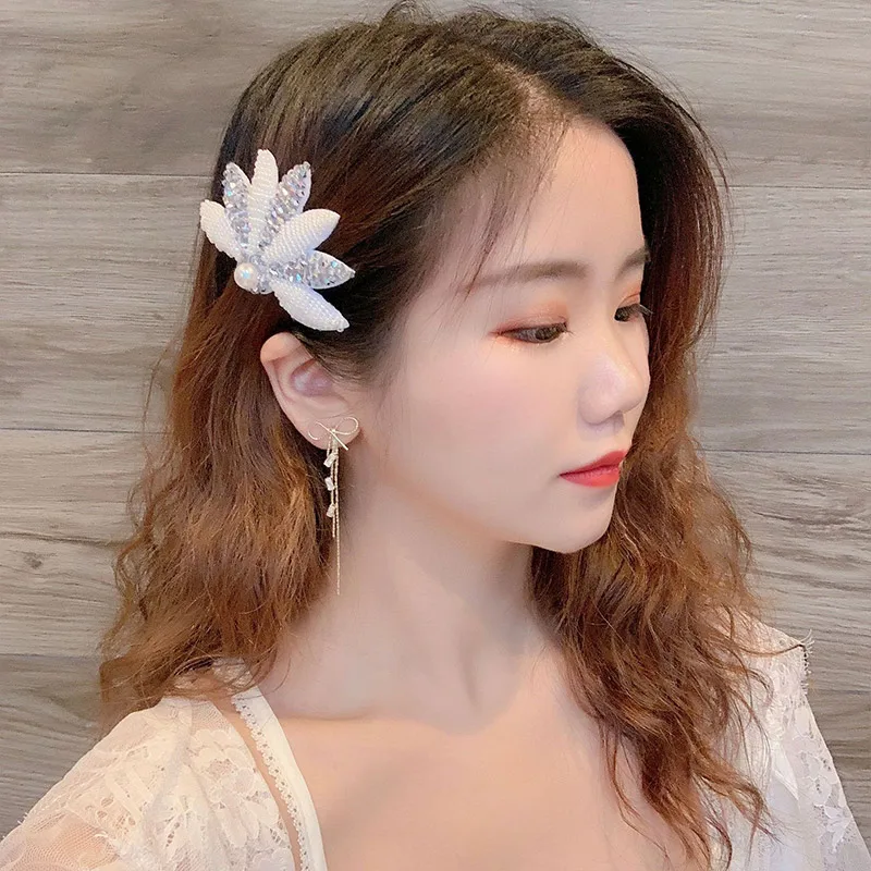 

Стильные Стразы для девочек, заколки для волос с листьями, гибкий дизайн, аксессуары для волос, новый искусственный жемчуг, красивый элегант...