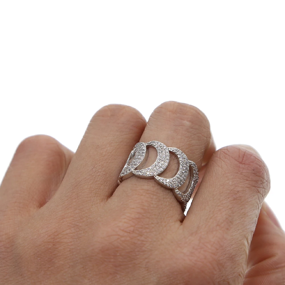 Мужское кольцо в стиле хип хоп серебристое с кубинским цирконием класса ААА