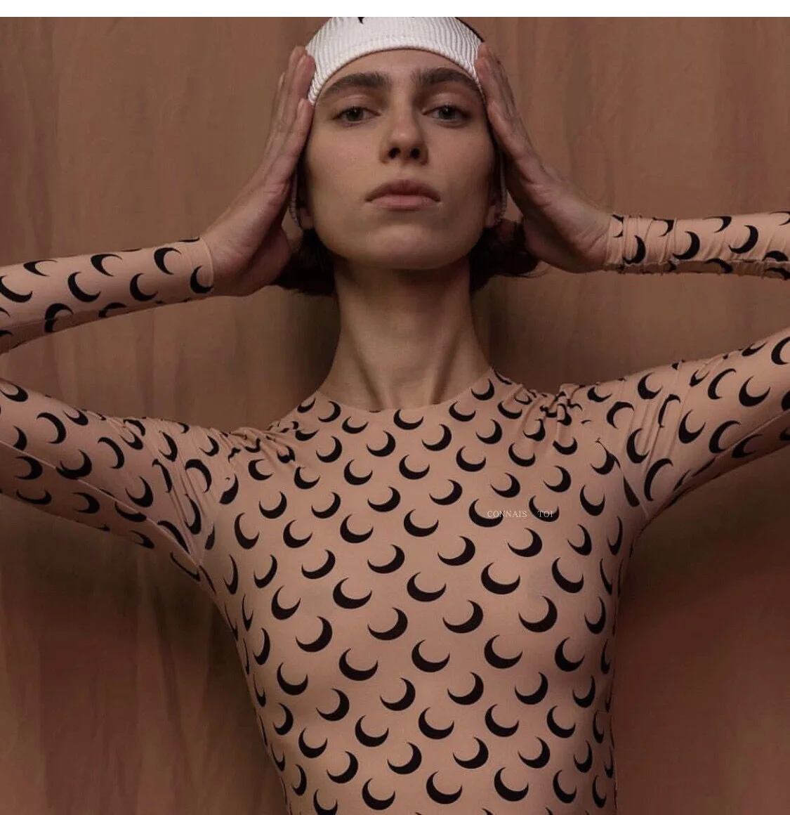 Твердые Цвет минималистские наручные часы с-образным вырезом на шее с рисунком и