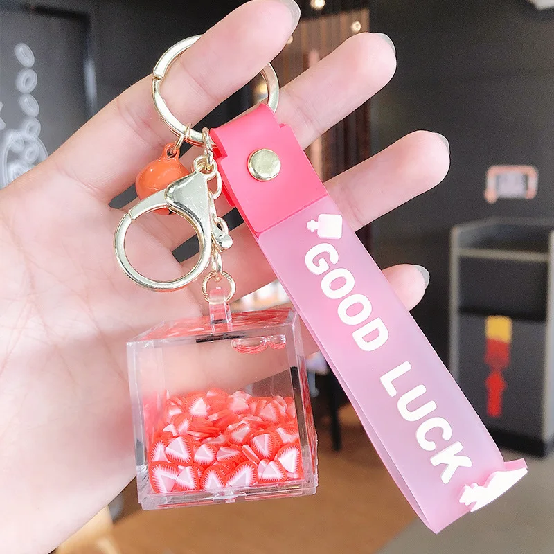 Брелок для ключей сделай сам с фруктами клубникой виноградом жидкостью зыбучим