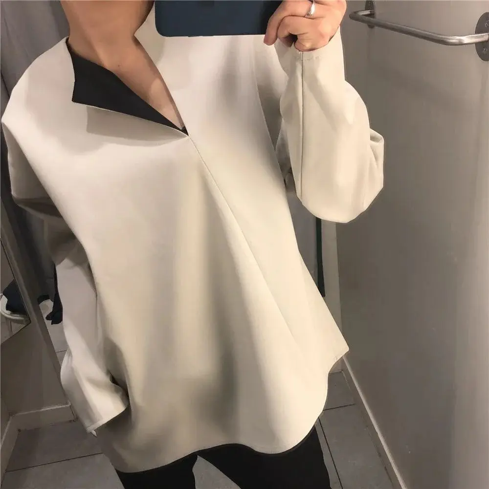 Глянцевый текстурированный Асимметричный топ с воротником кремовая рубашка |